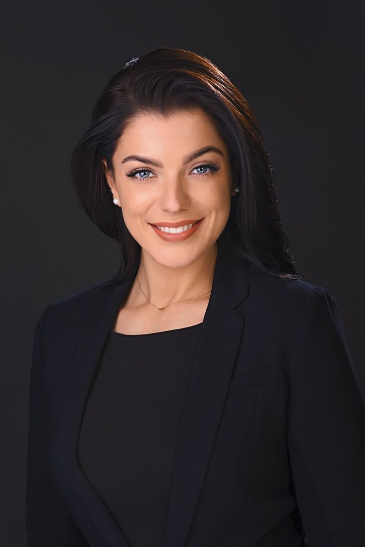 Emily R. image
